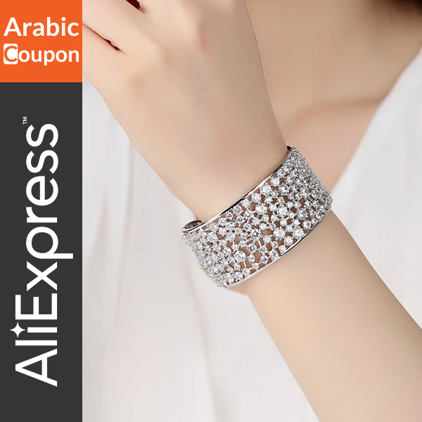 Luxurious and studded wide bracelet